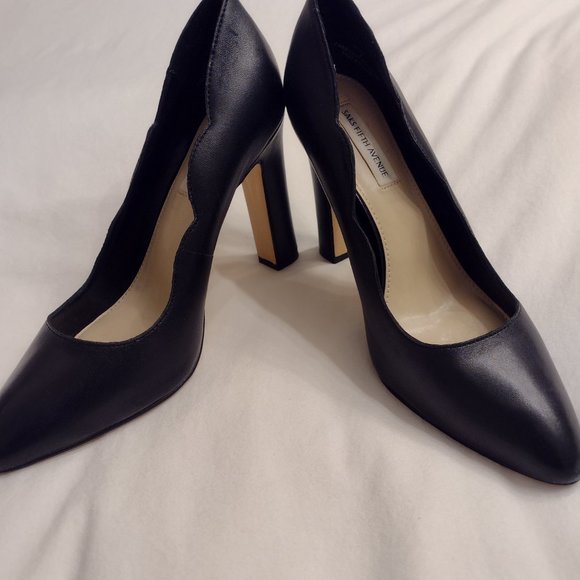 Scalloped Black Leather Toe Point Pumps - Picture 1 of 10